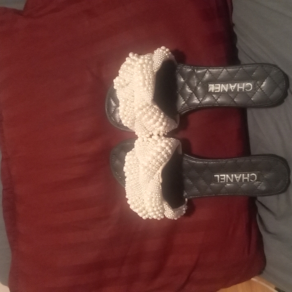 Chanel Pearl sliders - Picture 4 of 5